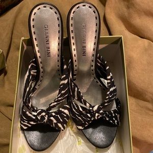 Gianna Bini black and white, size 8.5, excellent condition,